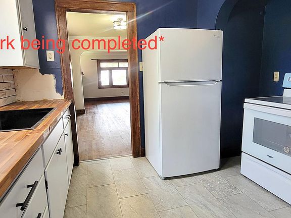 2nd image of 2122 Russell Ave