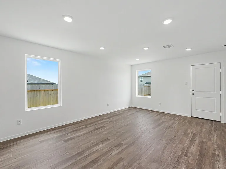 40839 Hawthorne Glades St — Photo 14