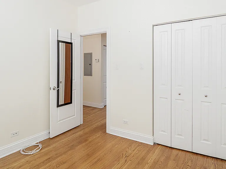 622 1/2 W Roscoe St #3B — Photo 3