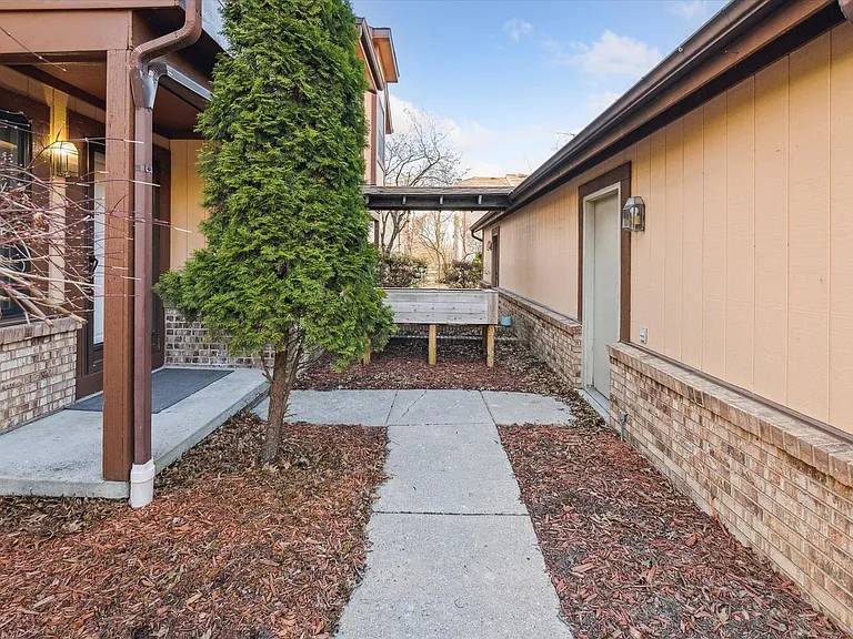 1027 Valley Side Dr #1029 — Photo 14