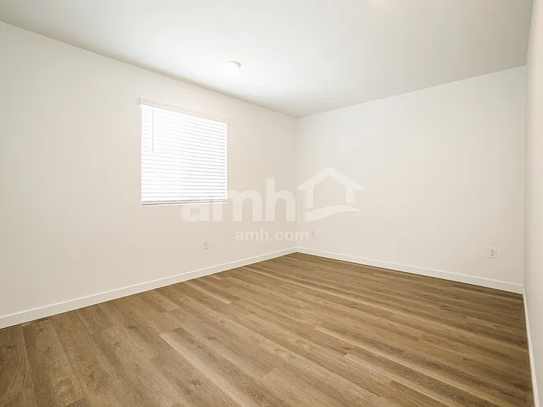 2391 Monroe Ave — Photo 17