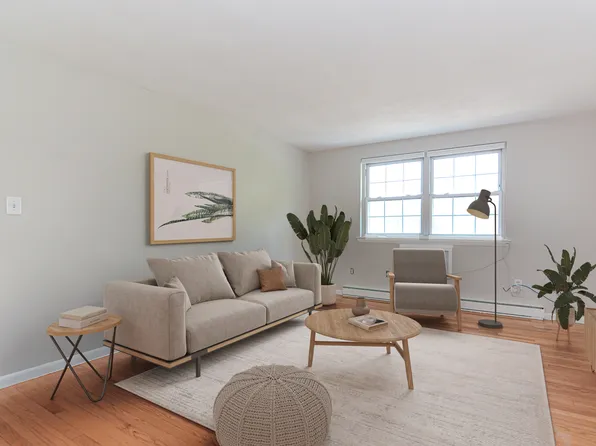 4 Colonial Village Dr, Arlington, MA