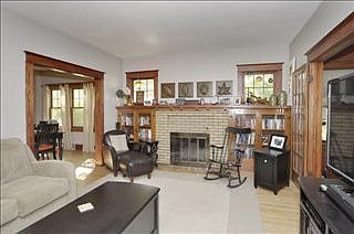 3rd image of 369 Hubbard St