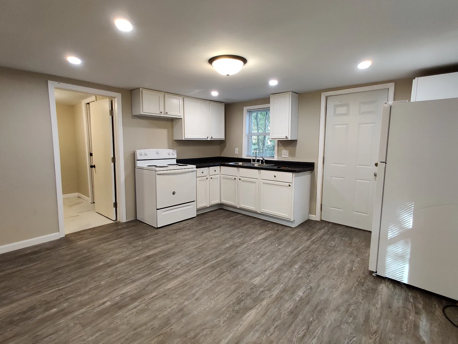 2 bed, 1036 sqft, $950 — Photo 1