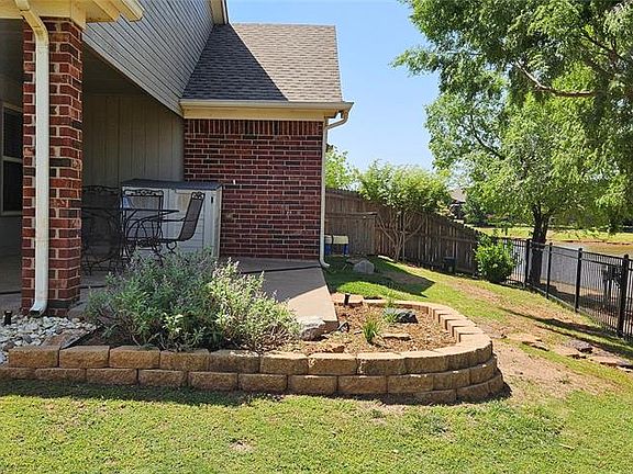 3rd image of 18332 Tambor Dr