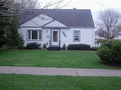 1st image of 317 E Fullerton Ave