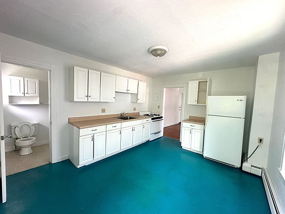 Kitchen (before new flooring)