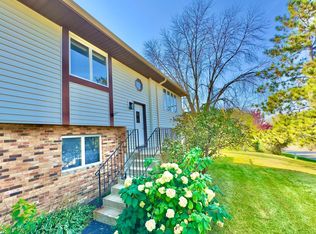 1299 Farrell St N, Maplewood, MN 55119