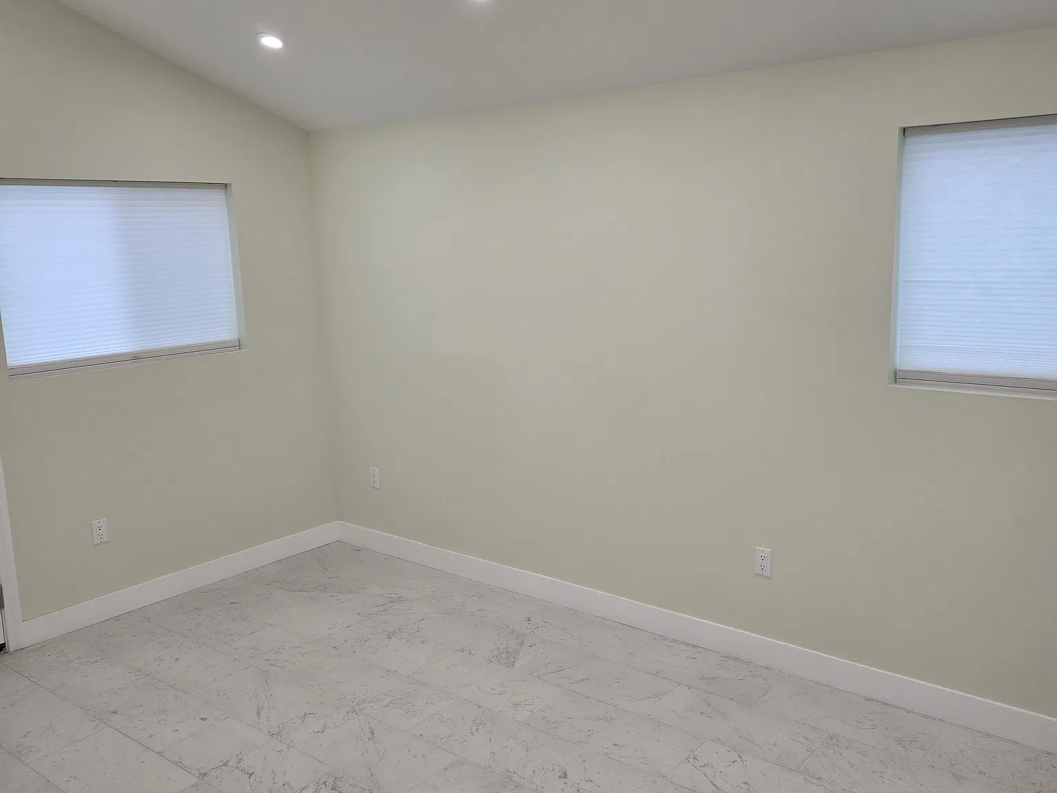 Studio, 350 sqft, $1,800 — Photo 2