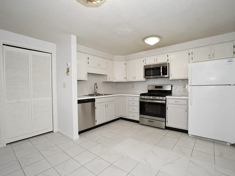 50 Brookside Dr #G5 — Photo 3