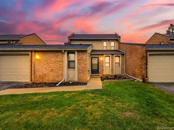 2957 Moon Lake Dr #116, West Bloomfield, MI 48323