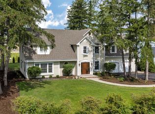 2074 Greenview Rd, Northbrook, IL 60062