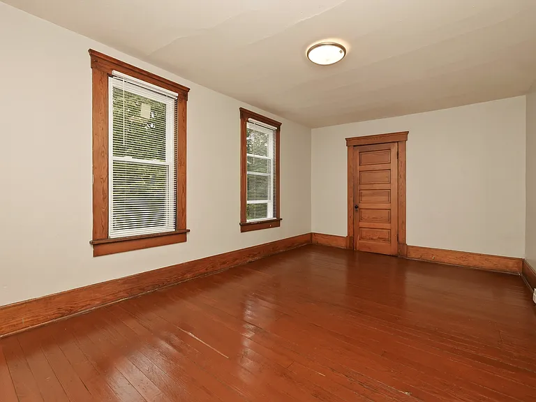 30-32 Lagonda Ave #30 — Photo 9