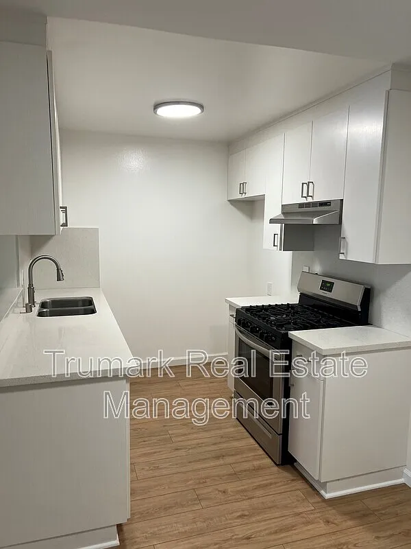 2 bed, 1.5 bath, $2,600 — Photo 3