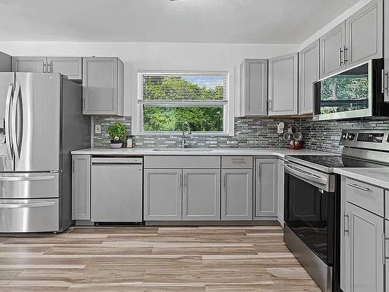 2610 SW 36th Dr — Photo 5