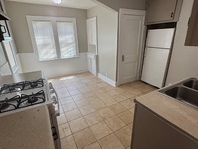 1535 N Holyoke St — Photo 5