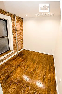Rented by Jonis Realty | media 4