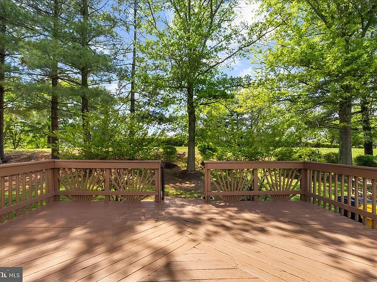 577 Quaker Ridge Ct — Photo 27