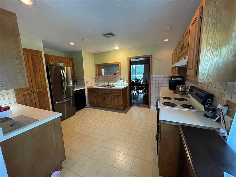 93 Cedar Hill Rd — Photo 3