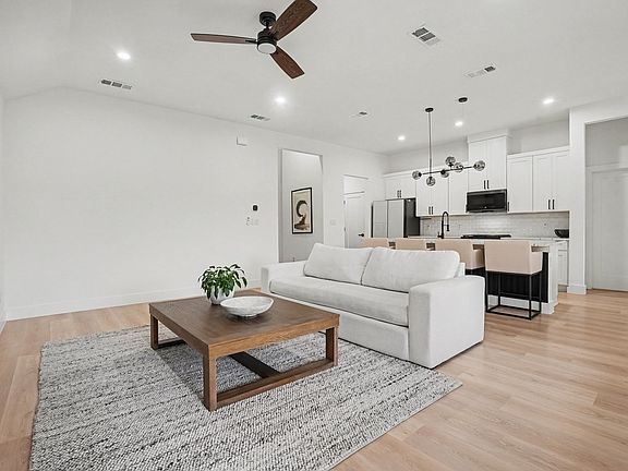3rd image of 2443 Naoma St