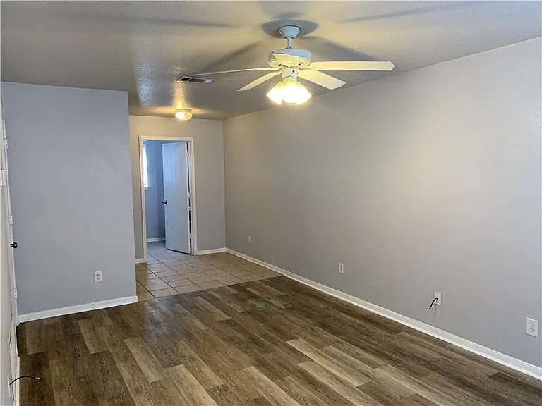 2807 Cantabrian Dr #B — Photo 2