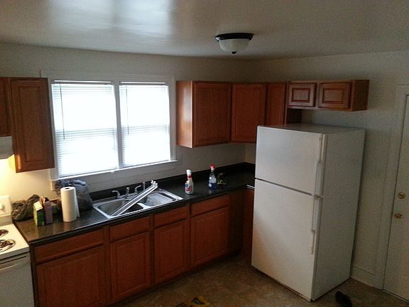4th image of 933 Vermont Ave