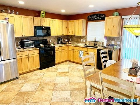 3rd image of 6698 Greenfield Ln