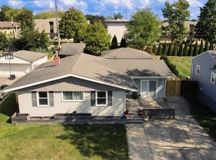 114 S Chase Dr, Crown Pt, IN 46307