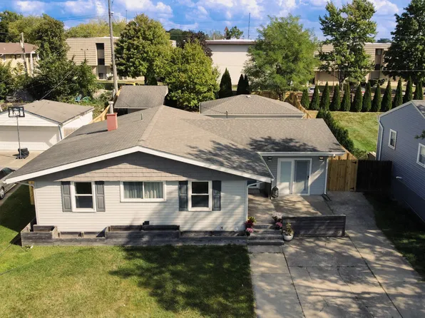 114 S Chase Dr, Crown Pt, IN 46307