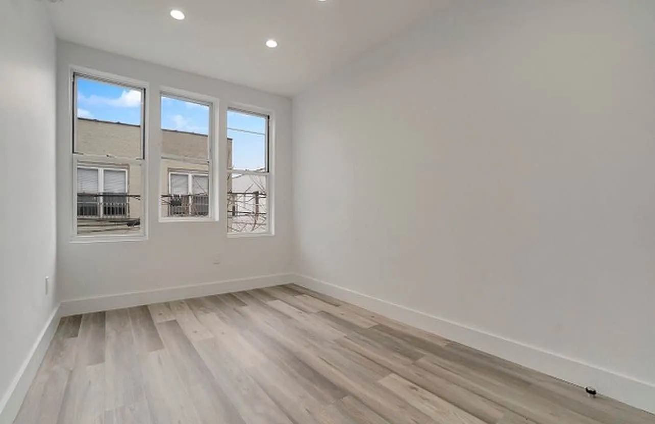 3017 Brighton 12th Street — Photo 4