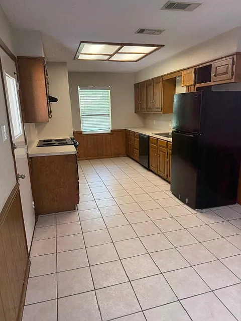 3 bed, 1378 sqft, $1,700 — Photo 4