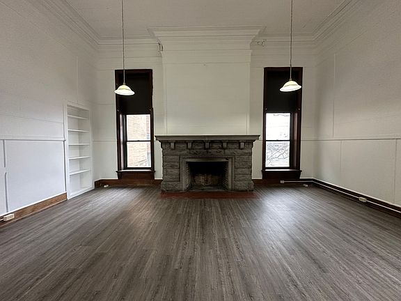 4th image of 605 1st Ave N #211