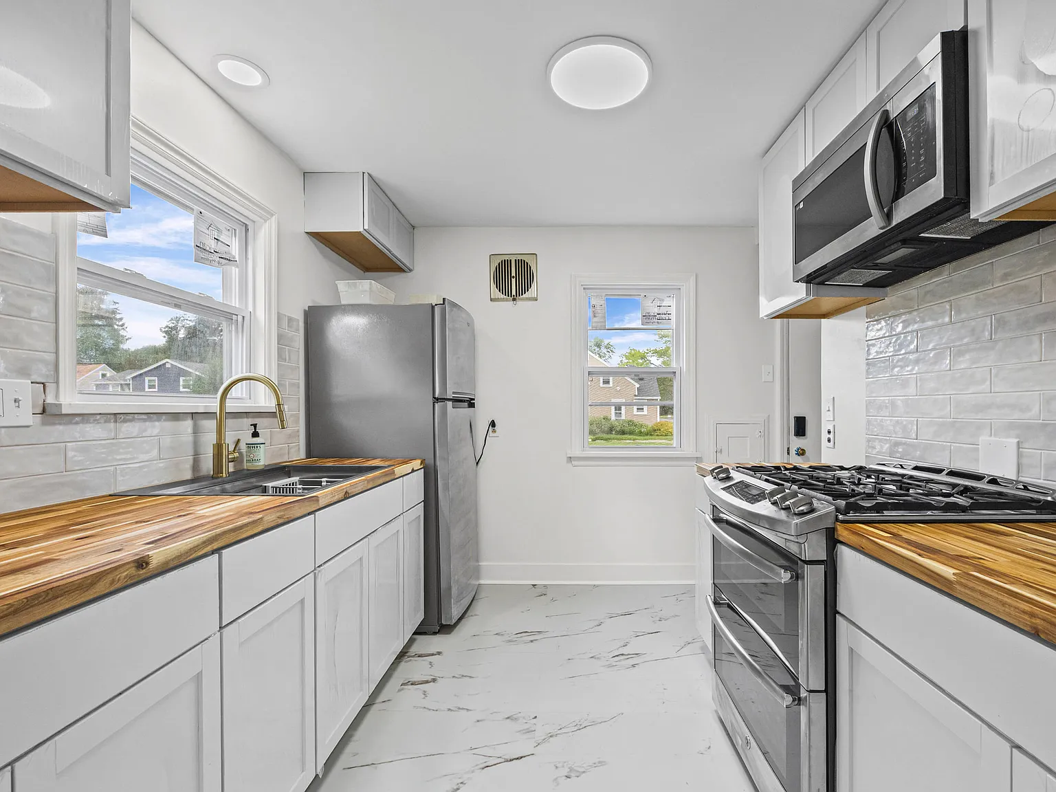 3 bed, 1245 sqft, $2,450 — Photo 4