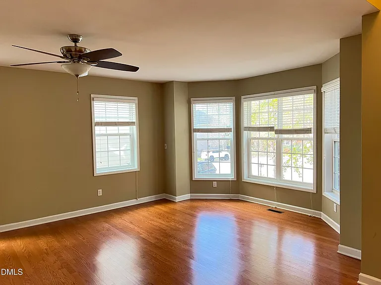 936 Bentbury Way — Photo 3