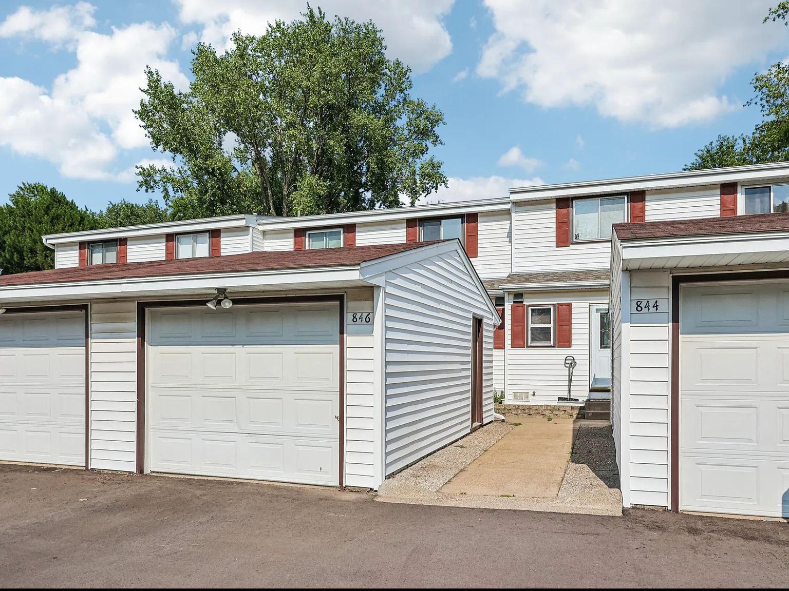 2 bed, 1025 sqft, $1,795 — Photo 1