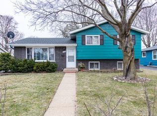 2420 Yeoman St, Waukegan, IL