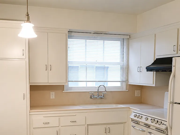 1124 N Louise St #F — Photo 9