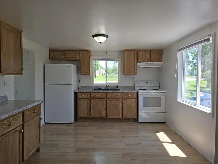 N1721 Greenville Dr — Photo 2