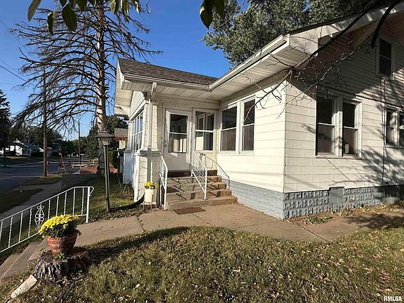 2nd image of 2215 Grand Ave