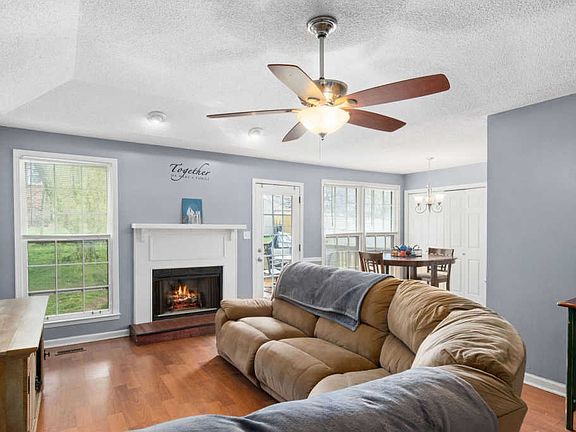 4th image of 318 Candlewood Dr