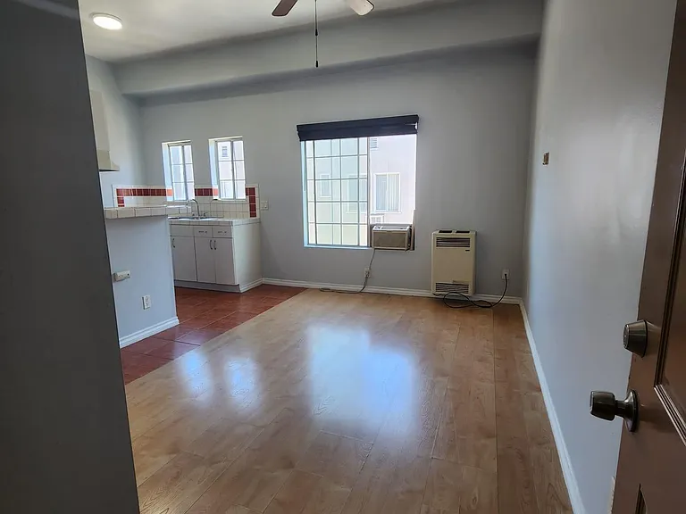 1102 Elden Ave #14 — Photo 2