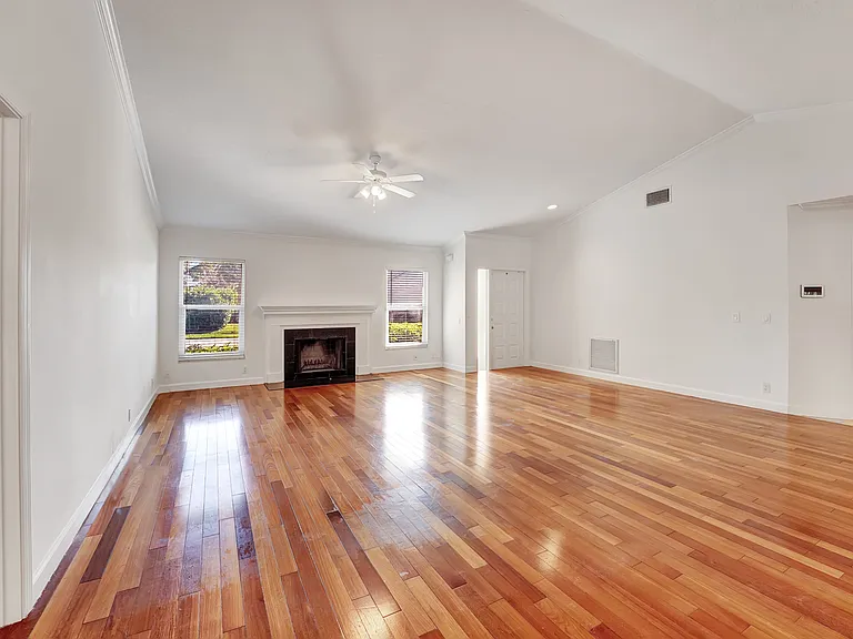 1375 NW 16th St — Photo 15