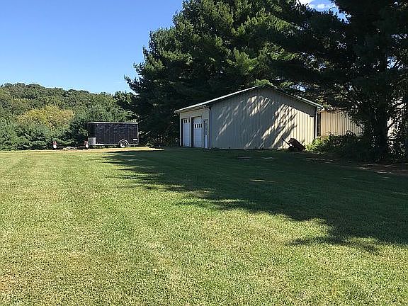  900sqft garage back of prop