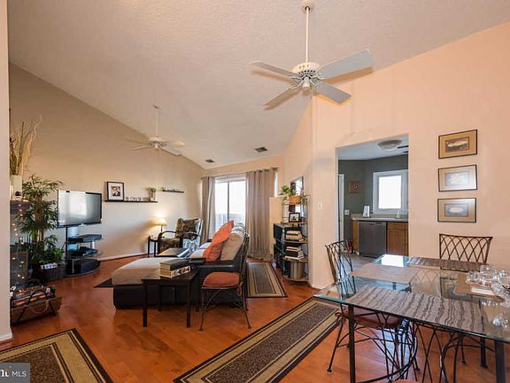 5th image of 7604 Lakeside Village Dr Unit D
