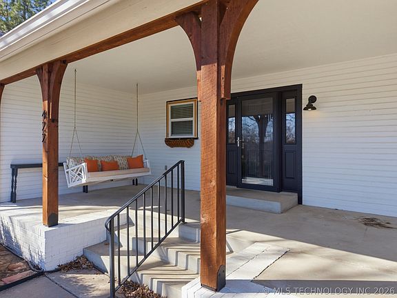 3rd image of 422 Ridge Oak Ln