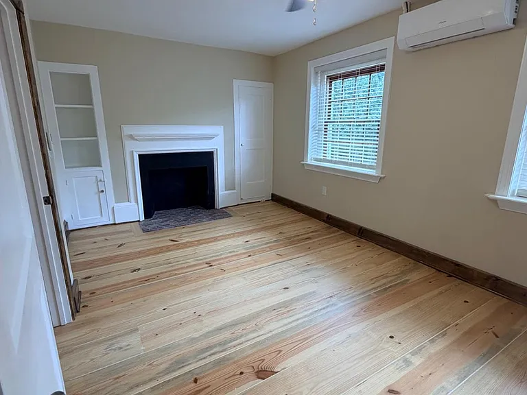 121 E Union St — Photo 30