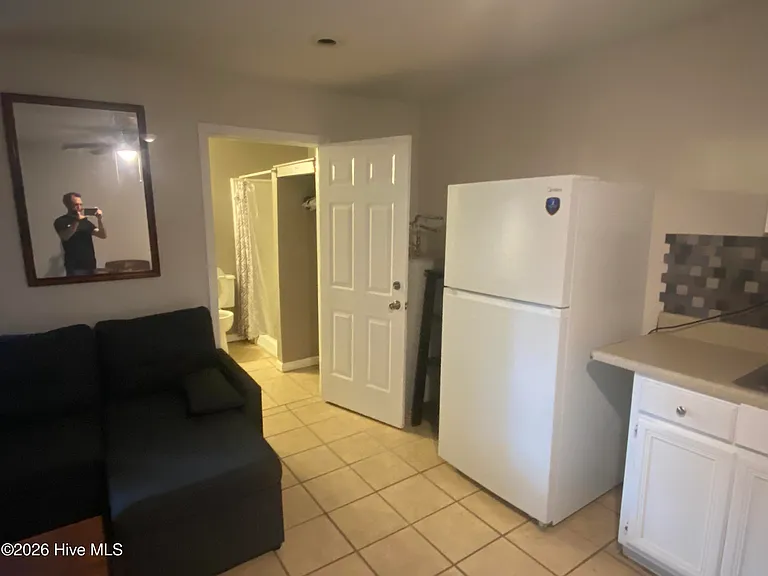 2042 Fernwood Cir #B — Photo 5