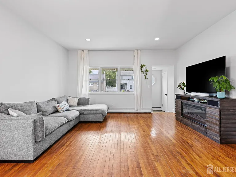 90 Maryknoll Rd — Photo 19
