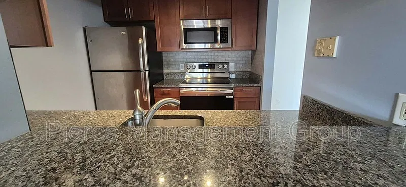 2 bed, 1.0 bath, 833 sqft, $1,850 — Photo 2