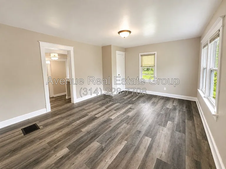 8011 Ellerton Ave — Photo 3